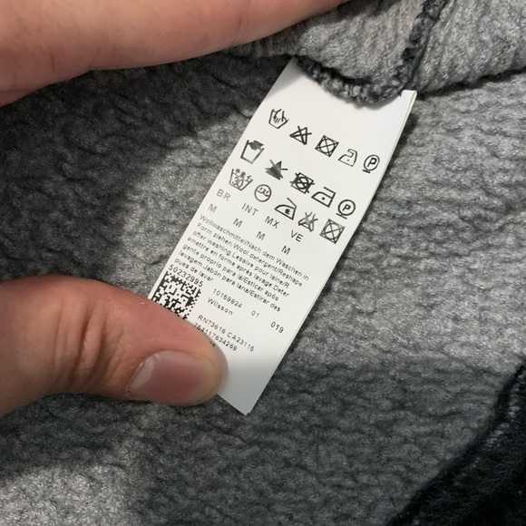 Hugo boss sweater - Picture 5 of 6